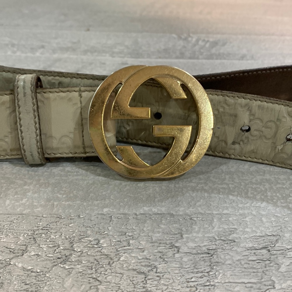 Beige men’s Gucci belt good condition
